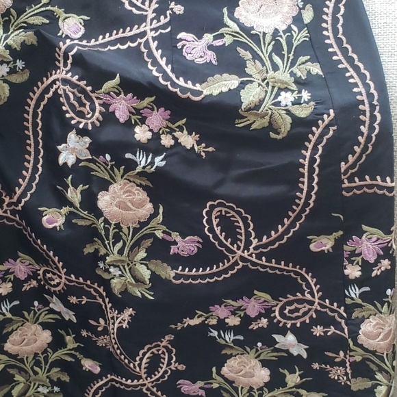 Embroidered A-line skirt - Picture 2 of 5